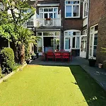 Family House With Garden Near Beach
